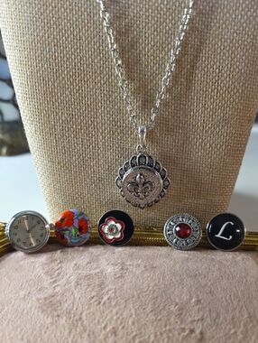 Vintage Ginger Snaps Pendant Necklace With 6 Interchangable Snaps